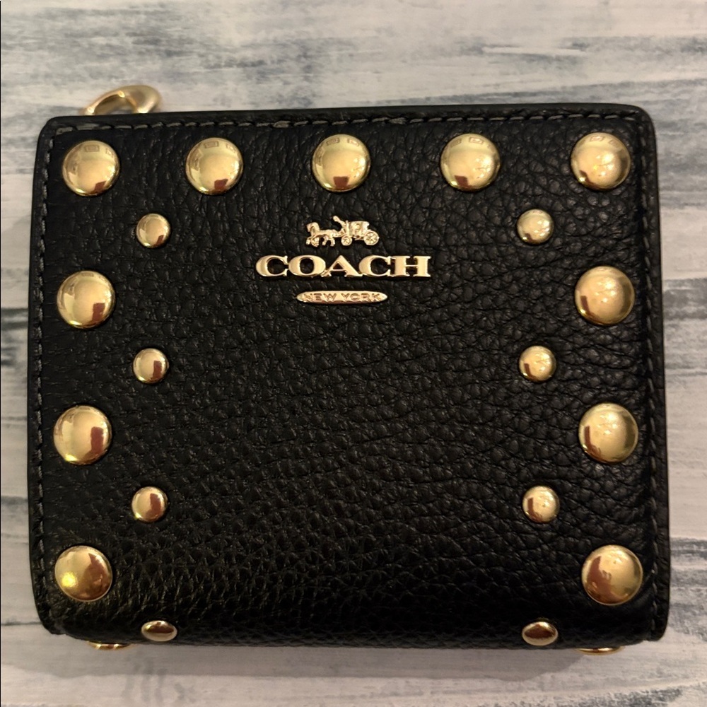 C0ACH Wallet BLACK GOLD Rivets.